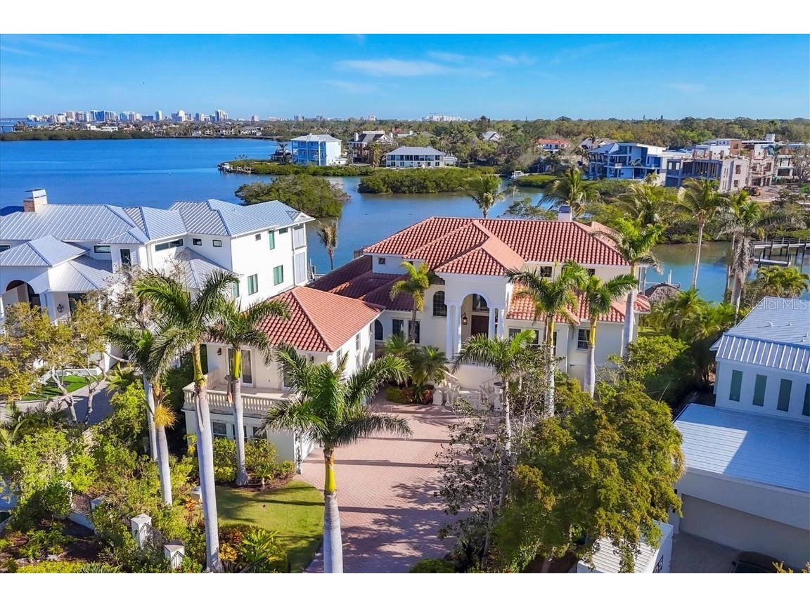 1137 N Lake Shore Drive Sarasota FL 34231 - SARASOTA BAY A4641614 image1