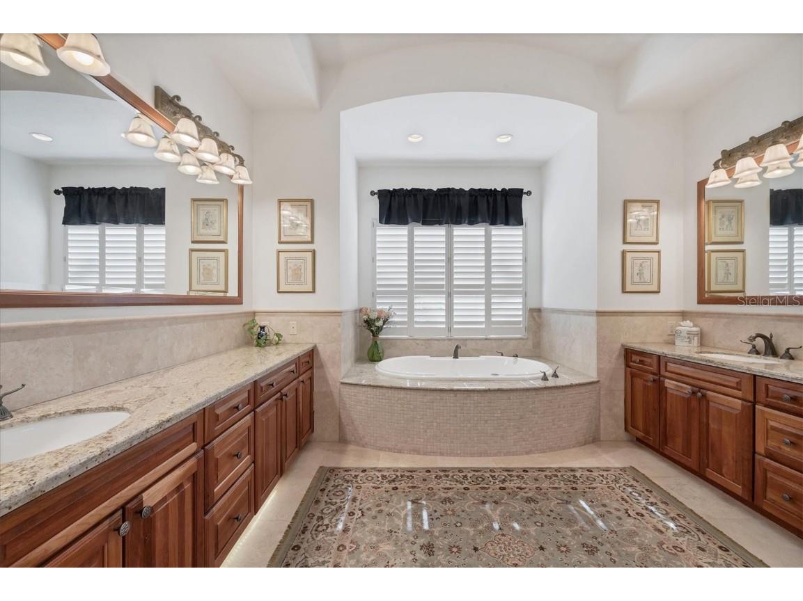 1137 N Lake Shore Drive Sarasota FL 34231 - SARASOTA BAY A4641614 image31