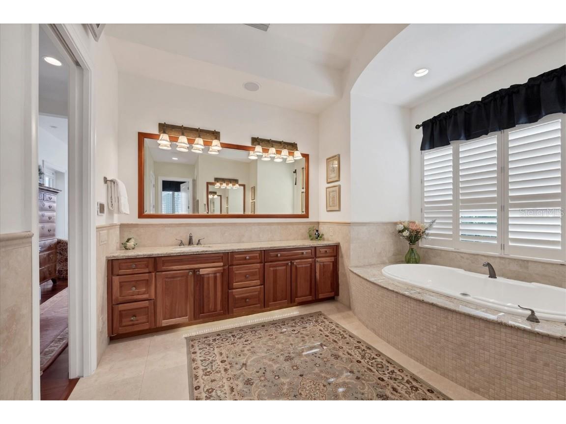 1137 N Lake Shore Drive Sarasota FL 34231 - SARASOTA BAY A4641614 image32