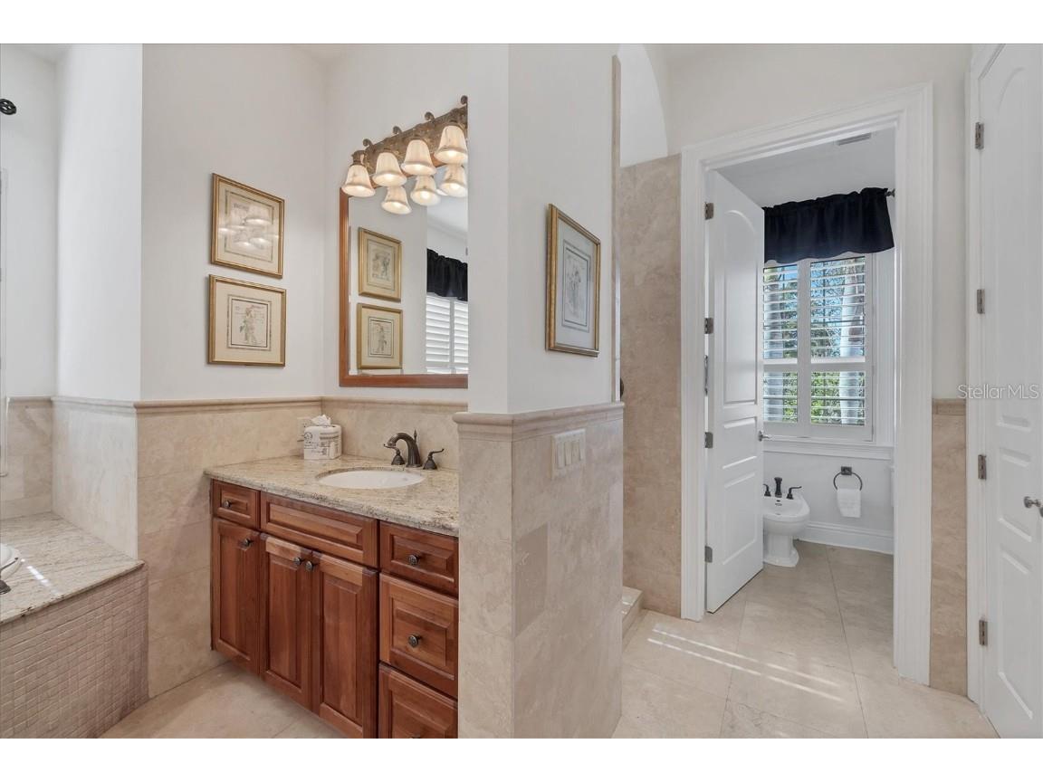 1137 N Lake Shore Drive Sarasota FL 34231 - SARASOTA BAY A4641614 image33