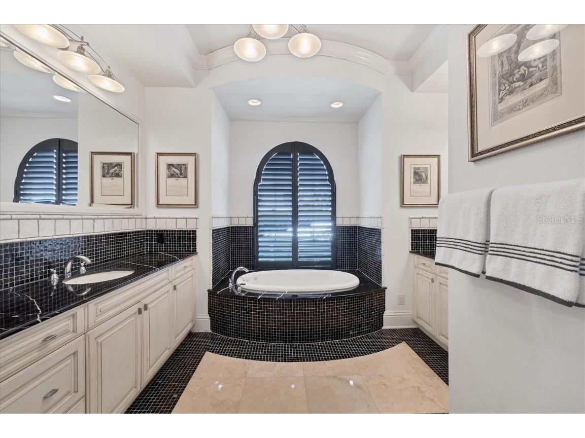 1137 N Lake Shore Drive Sarasota FL 34231 - SARASOTA BAY A4641614 image45