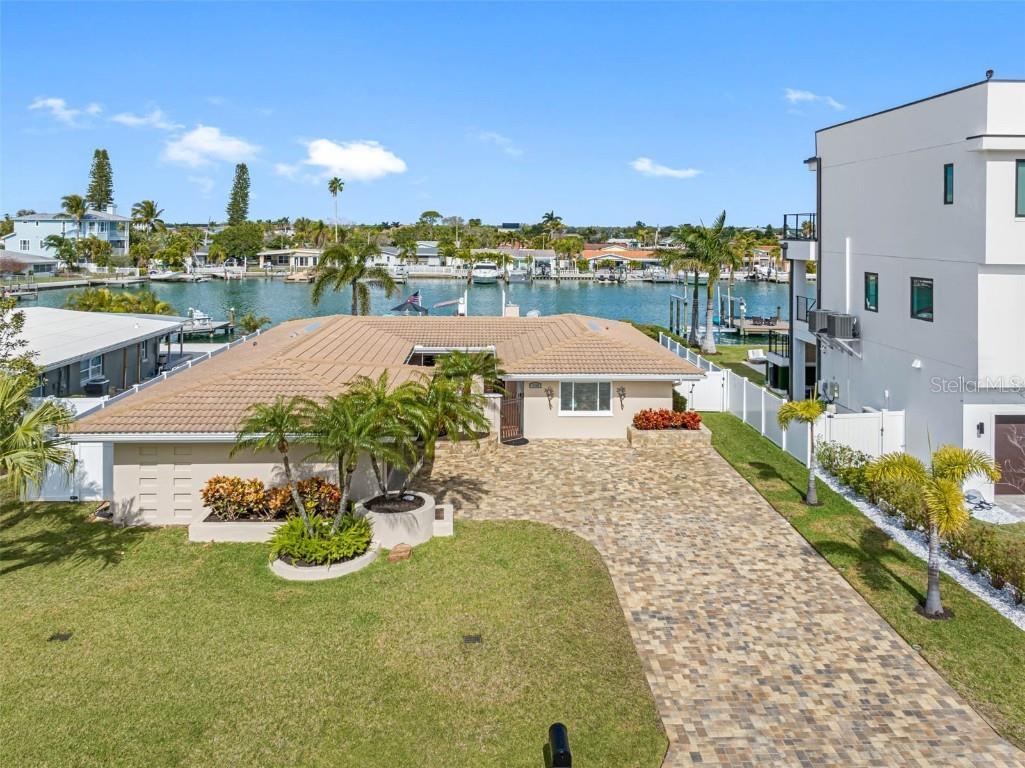 11385 6th Street E Treasure Island FL 33706 - BOCA CIEGA BAY U8232885 image1