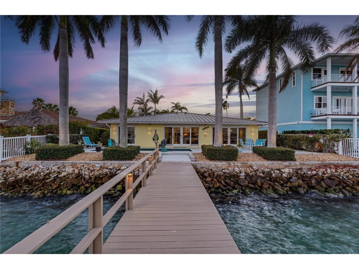 11385 9th Street E Treasure Island FL 33706 - BOCA CIEGA BAY TB8348979 image1