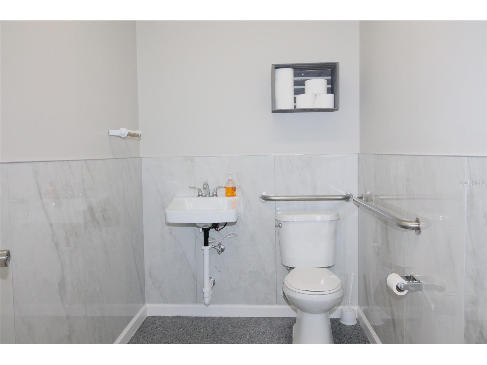 114 W Myers Boulevard Mascotte FL 34753 G5095731 image4