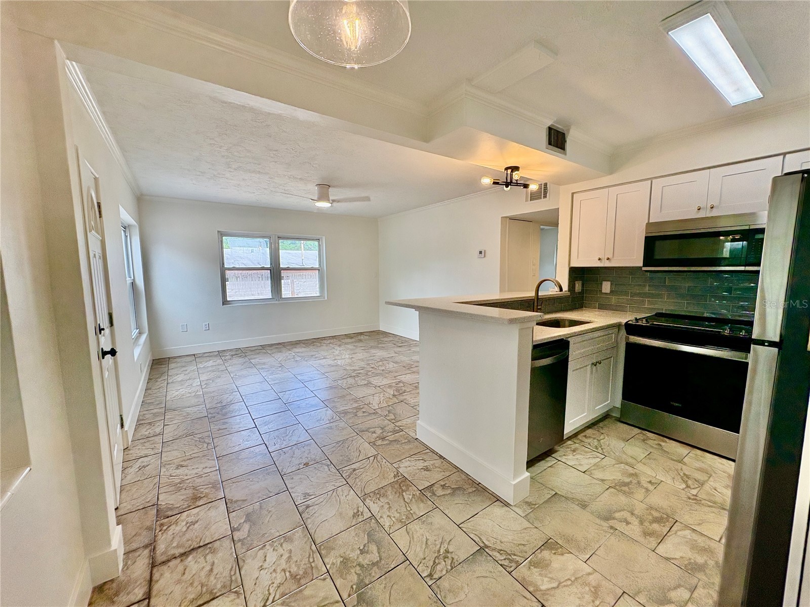 1140 3rd Street N Safety Harbor FL 34695 TB8503571 image2