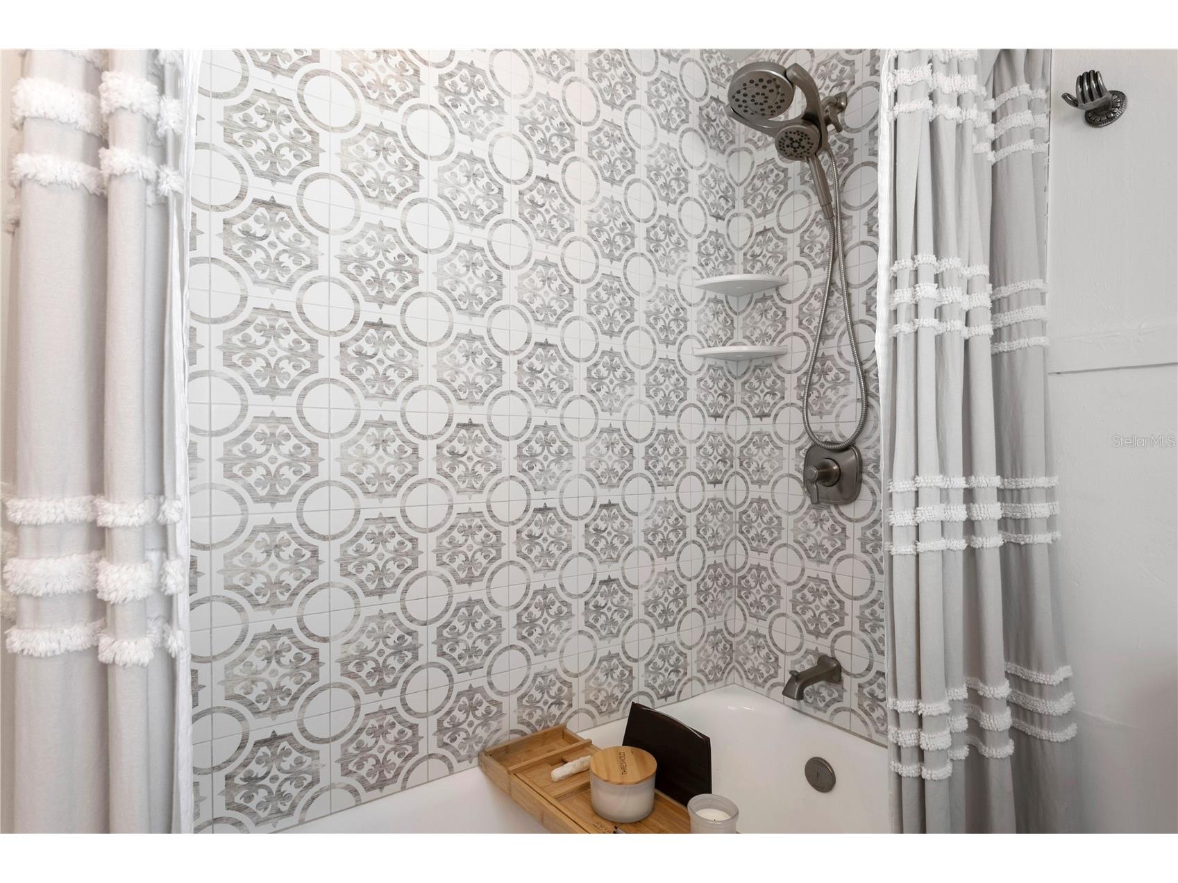 1140 Oak Street NE Saint Petersburg FL 33701 A4686778 image39