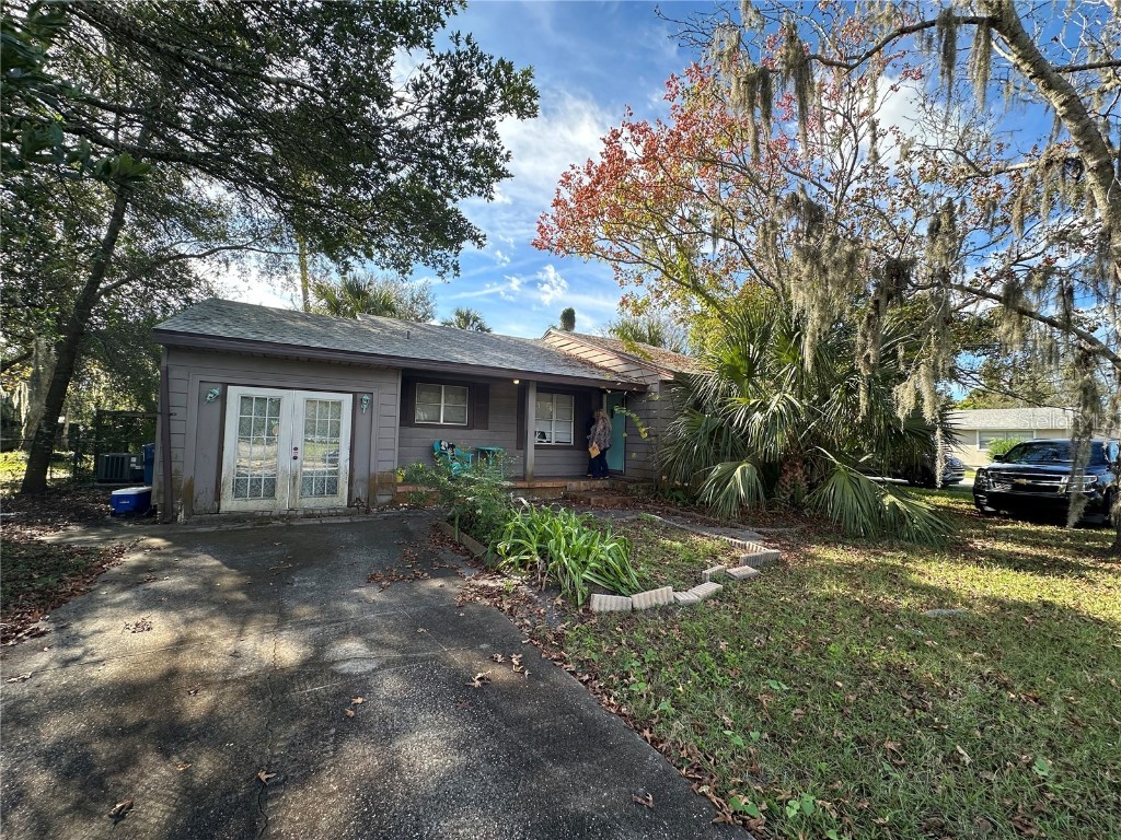 1140 W New York Avenue Deland FL 32720 V4933624 image1