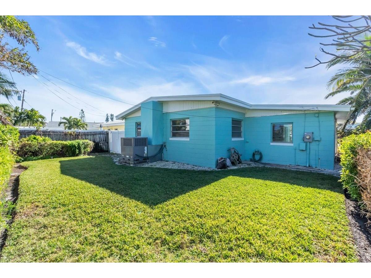 11435 2nd Street E Treasure Island FL 33706 TB8337129 image3