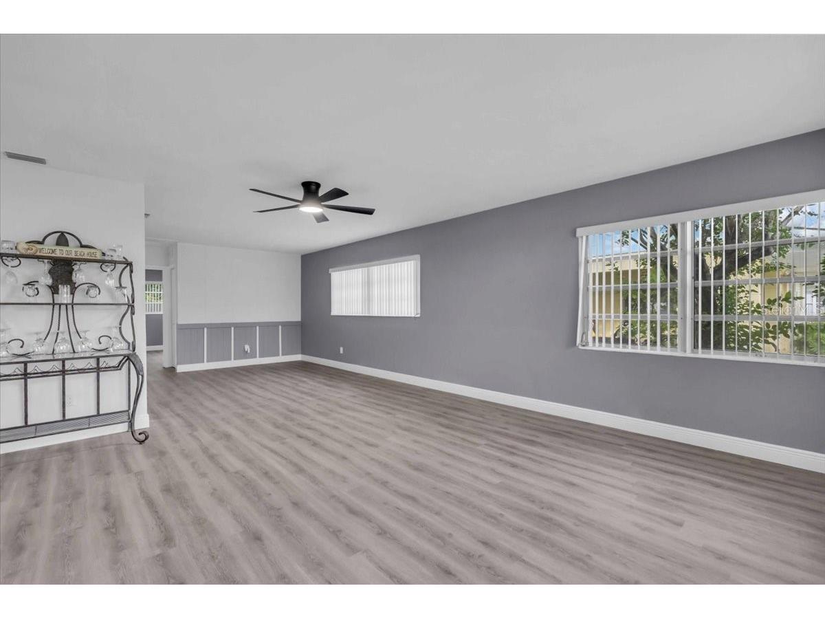 11435 2nd Street E Treasure Island FL 33706 TB8337129 image7