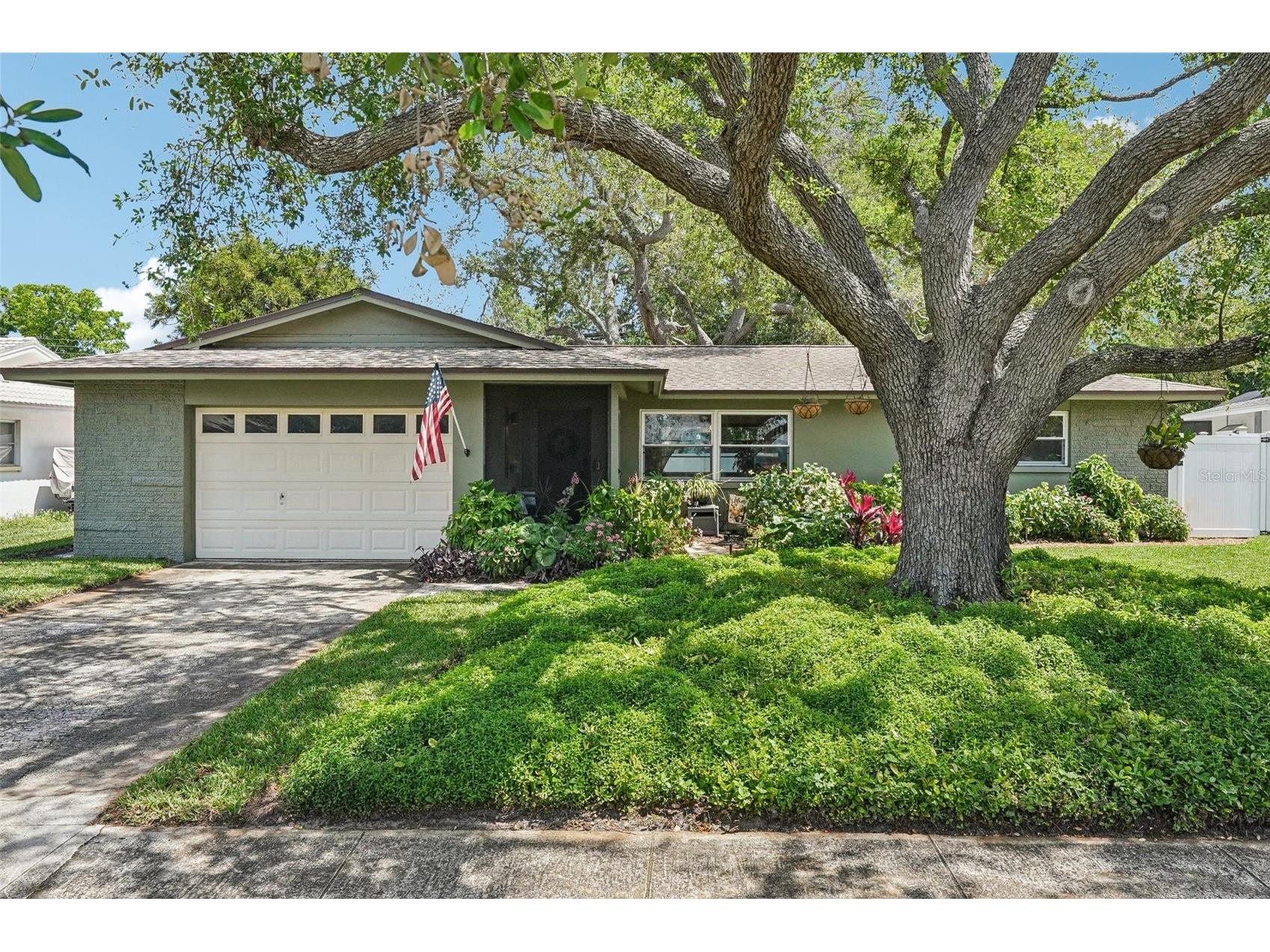 11469 Imperial Grove Drive E Largo FL 33774 TB8491087 image1