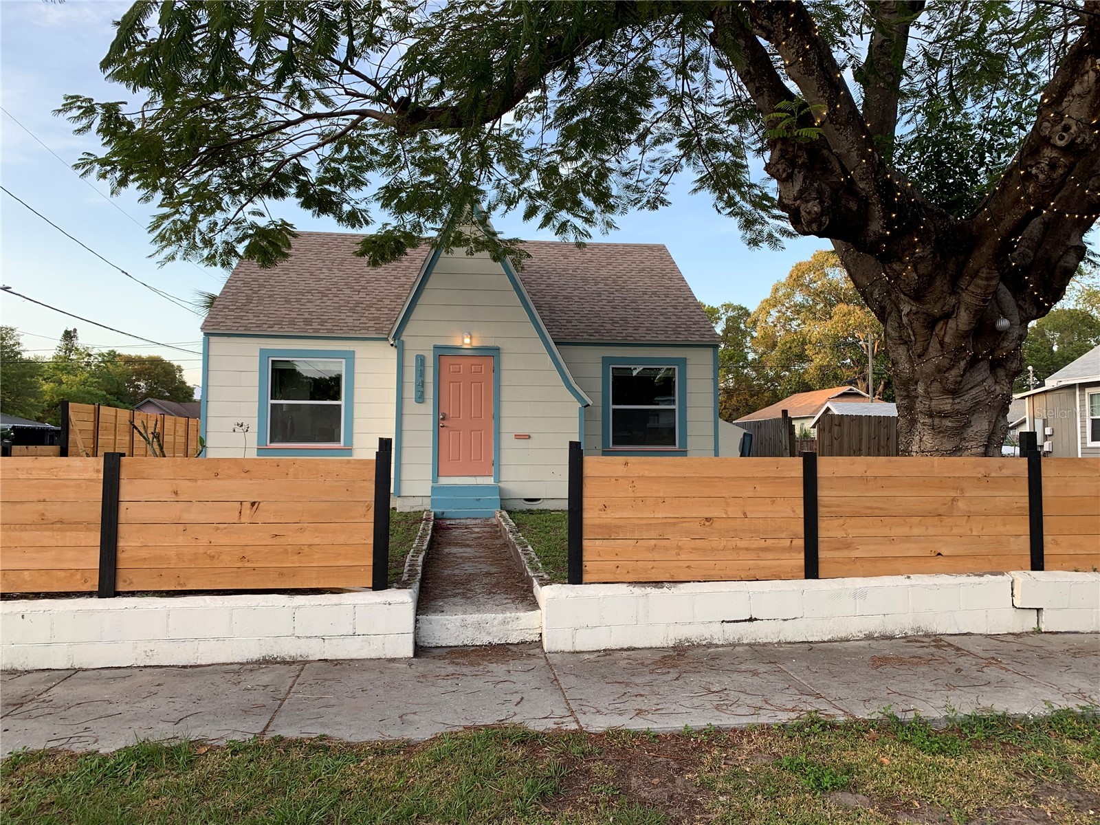 1147 James Avenue S Saint Petersburg FL 33705 TB8524250 image1