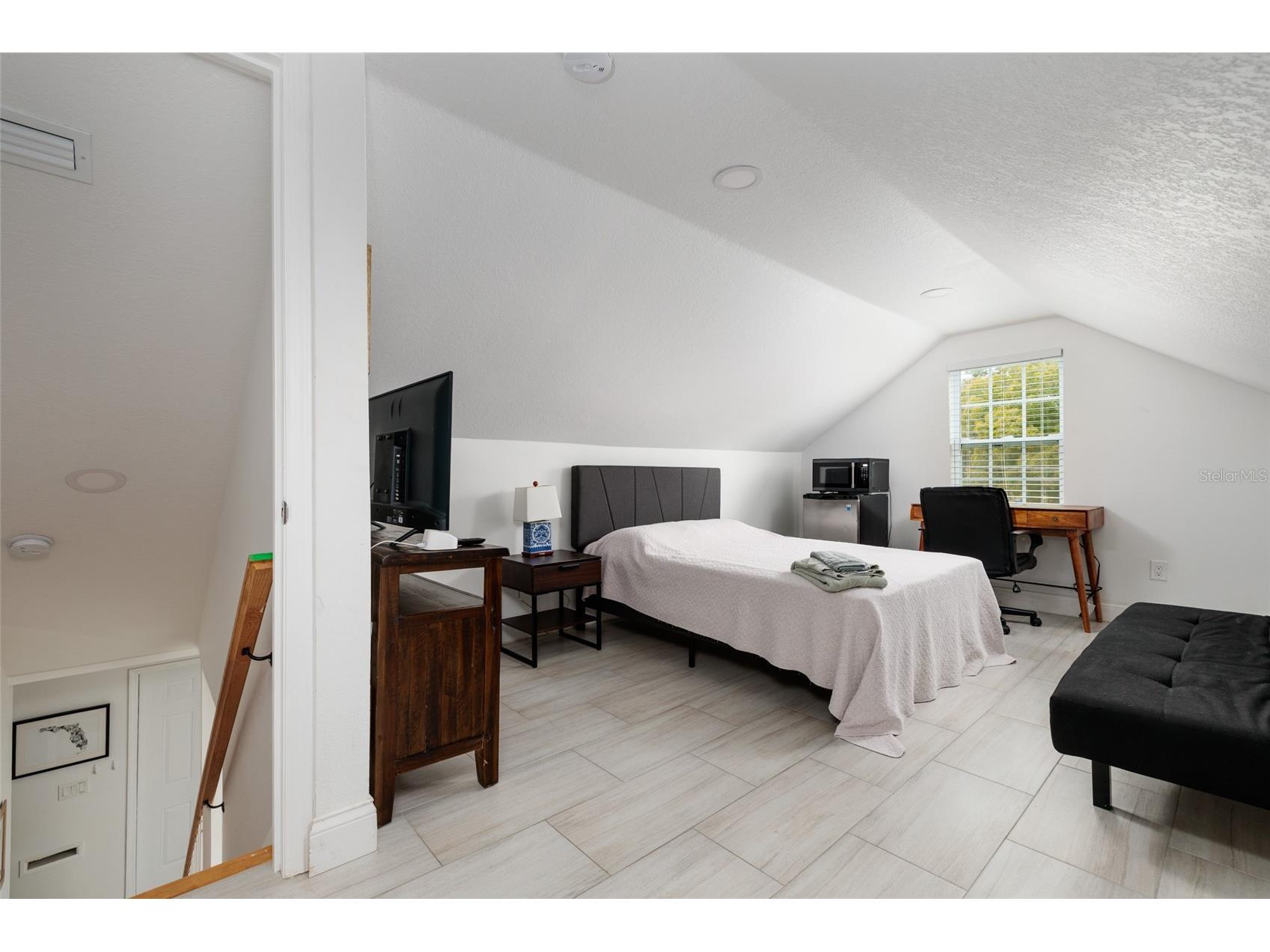 1147 James Avenue S Saint Petersburg FL 33705 TB8524250 image14