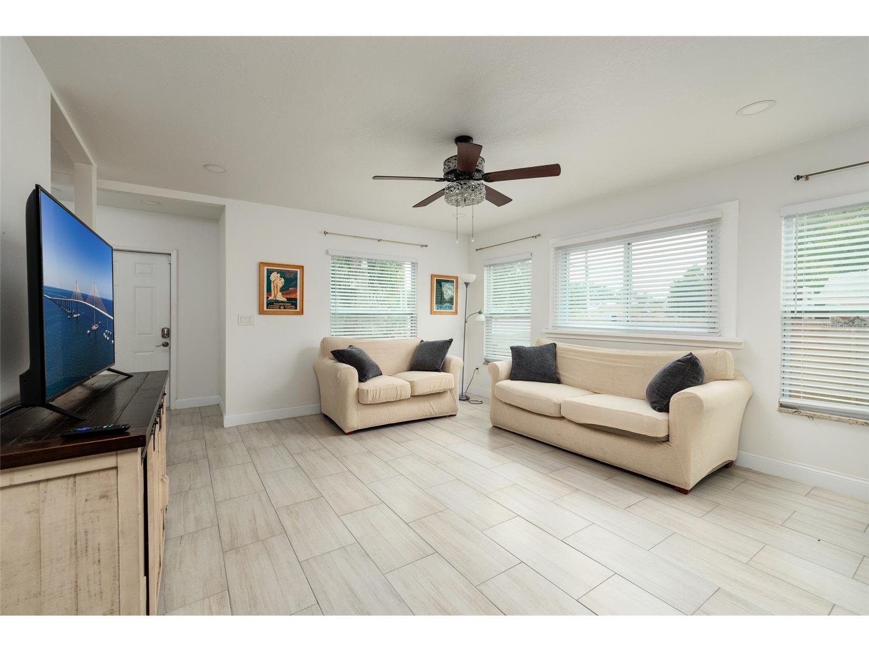 1147 James Avenue S Saint Petersburg FL 33705 TB8524250 image5