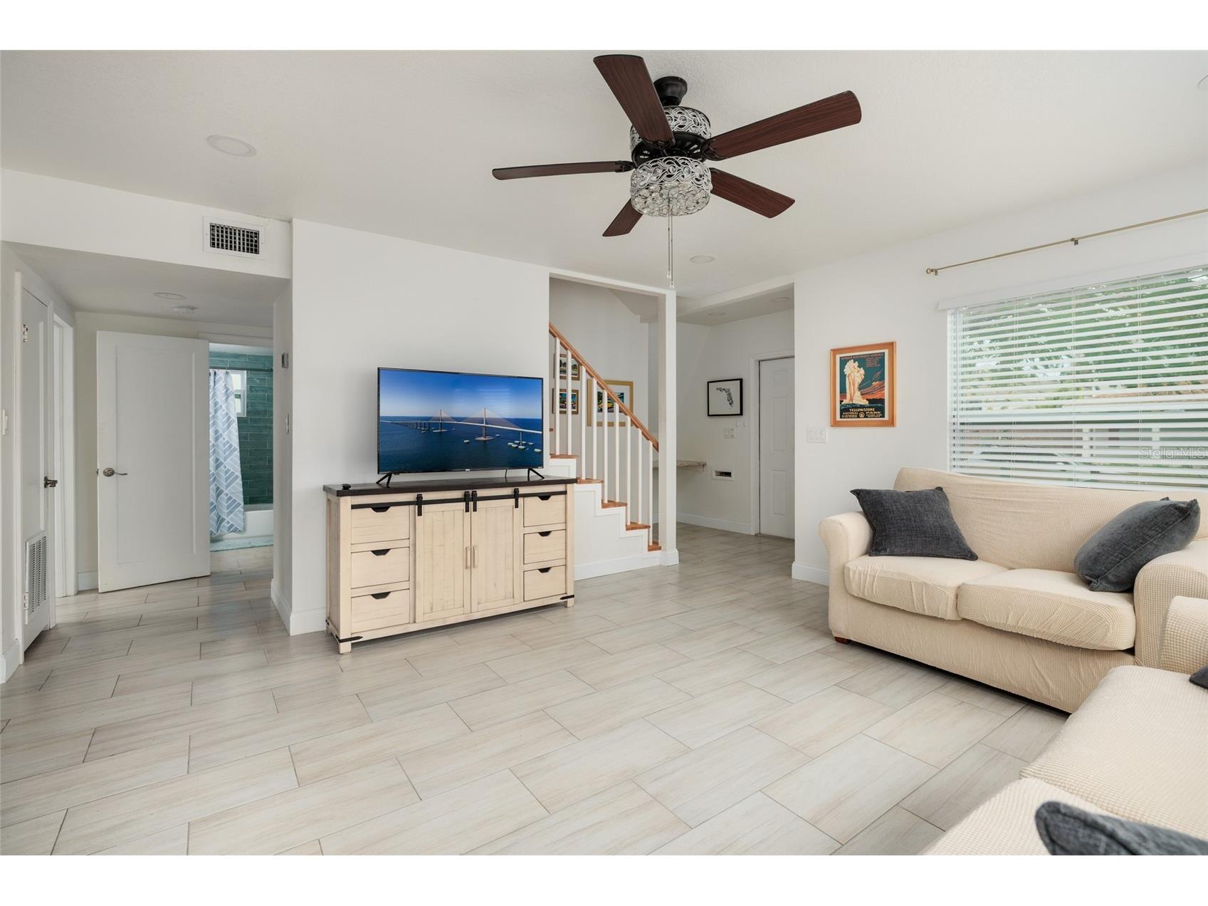1147 James Avenue S Saint Petersburg FL 33705 TB8524250 image6
