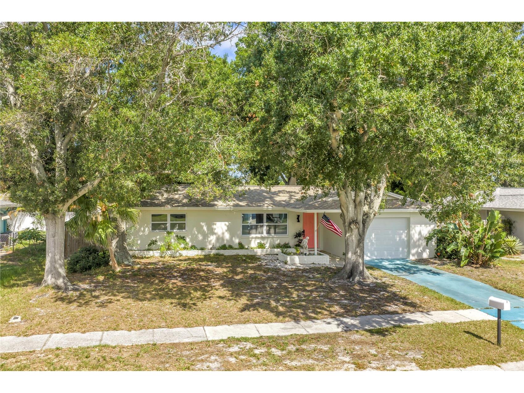 11478 Imperial Grove Drive E Largo FL 33774 TB8521942 image1