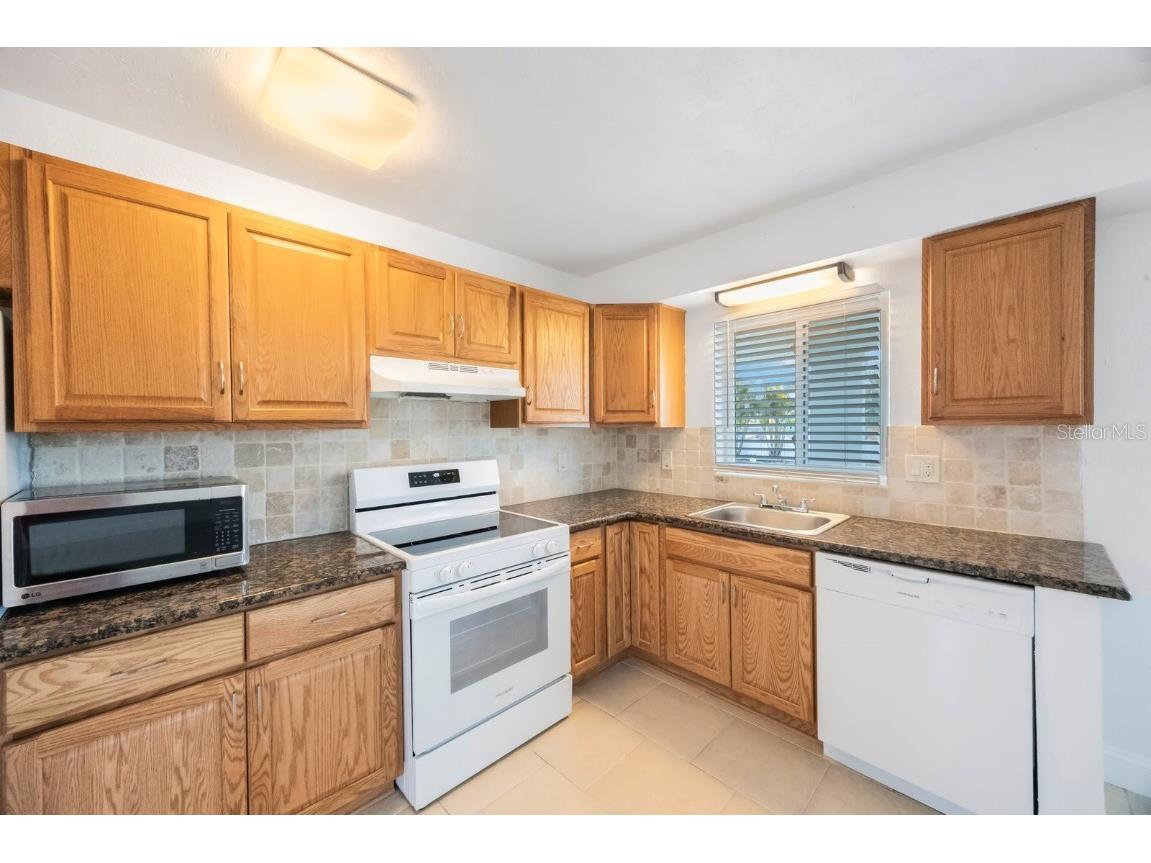 11485 2nd Street E Treasure Island FL 33706 TB8347122 image29