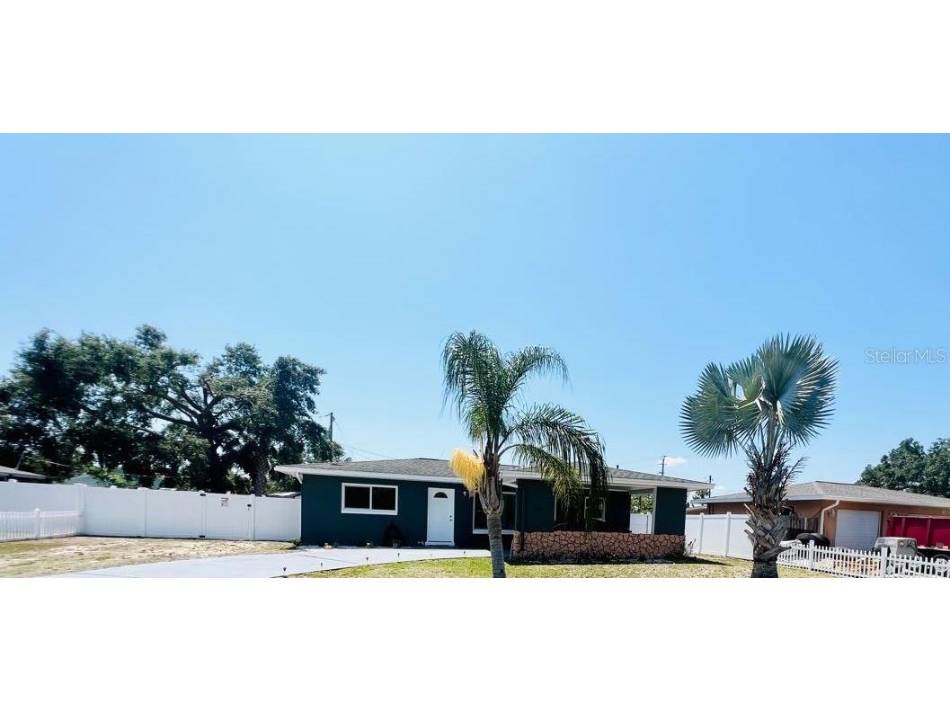 1149 Lodi Avenue Port Charlotte FL 33948 D6130180 image1