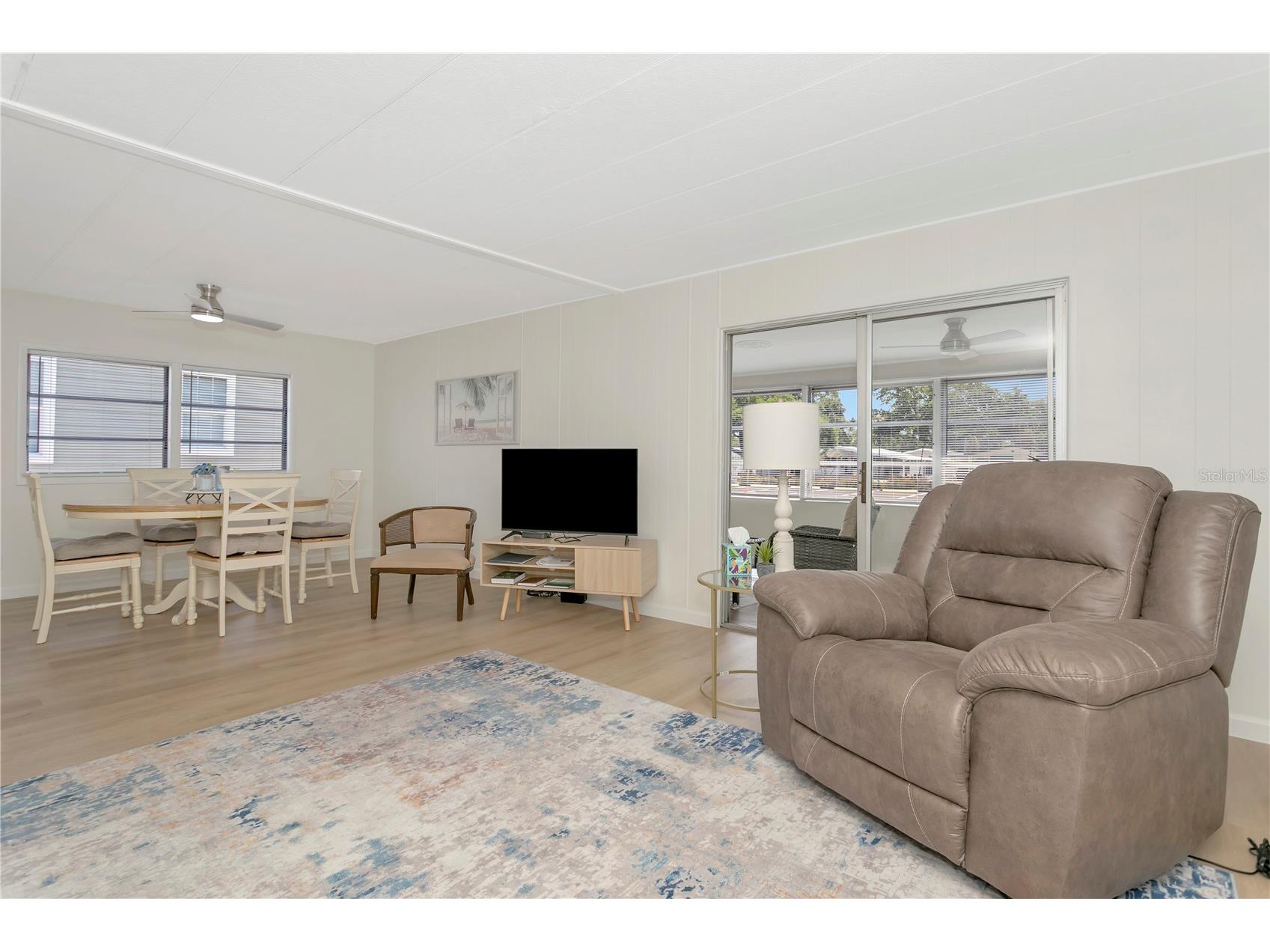 115 White Oak Way Sarasota FL 34237 A4697185 image2