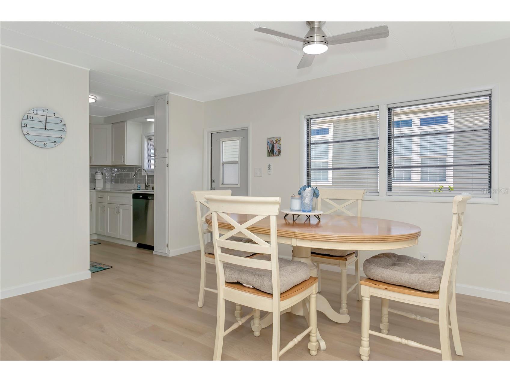 115 White Oak Way Sarasota FL 34237 A4697185 image3