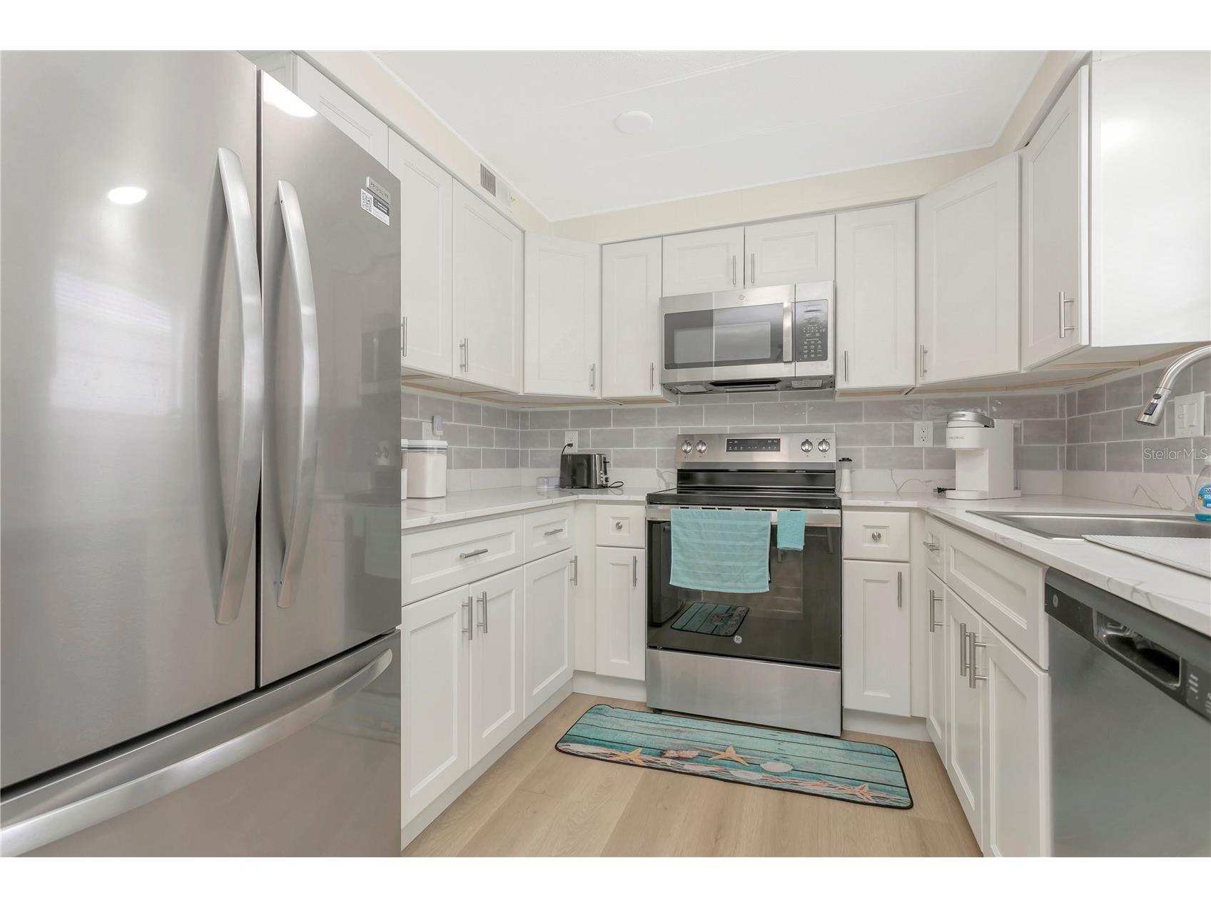 115 White Oak Way Sarasota FL 34237 A4697185 image4