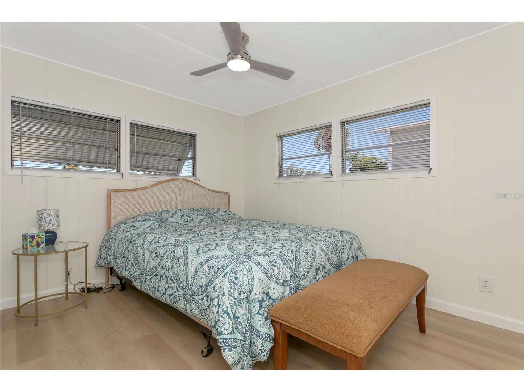 115 White Oak Way Sarasota FL 34237 A4697185 image6