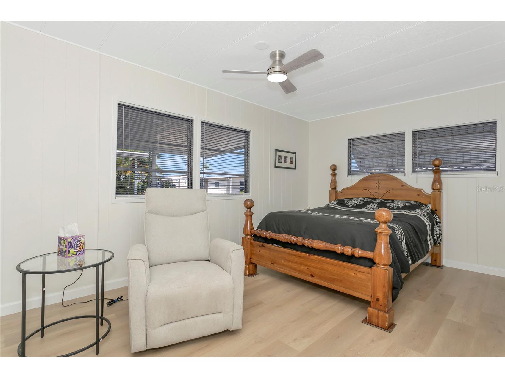 115 White Oak Way Sarasota FL 34237 A4697185 image8