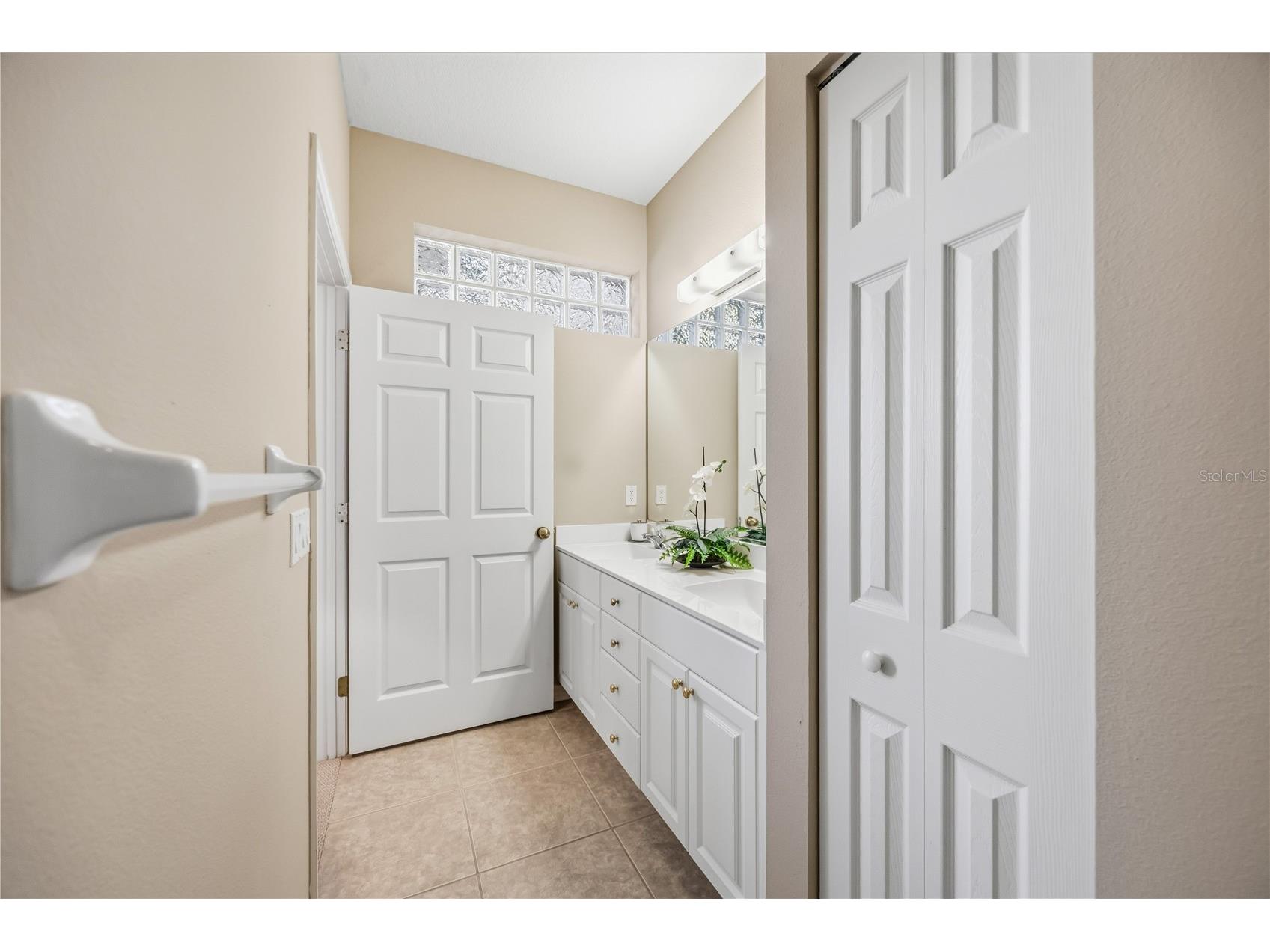 115 Woodbridge Drive #201 Venice FL 34293 C7523681 image18