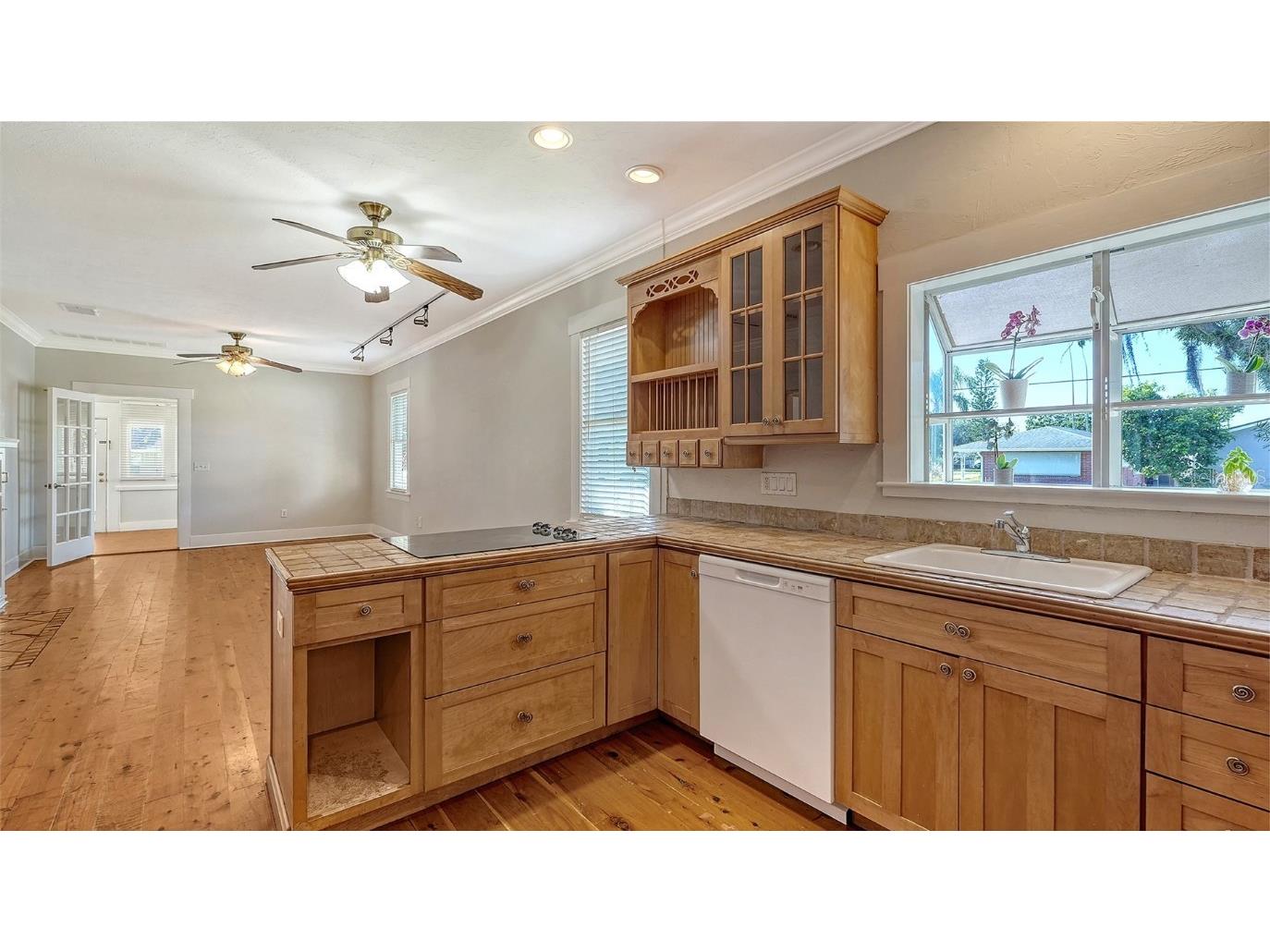 1150 Pattison Avenue Sarasota FL 34237 A4665904 image12