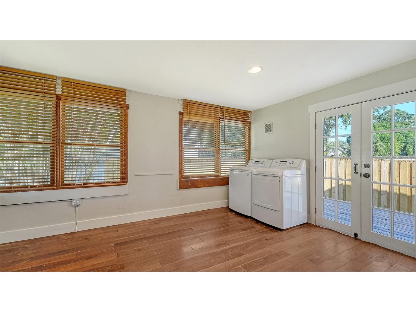 1150 Pattison Avenue Sarasota FL 34237 A4665904 image28