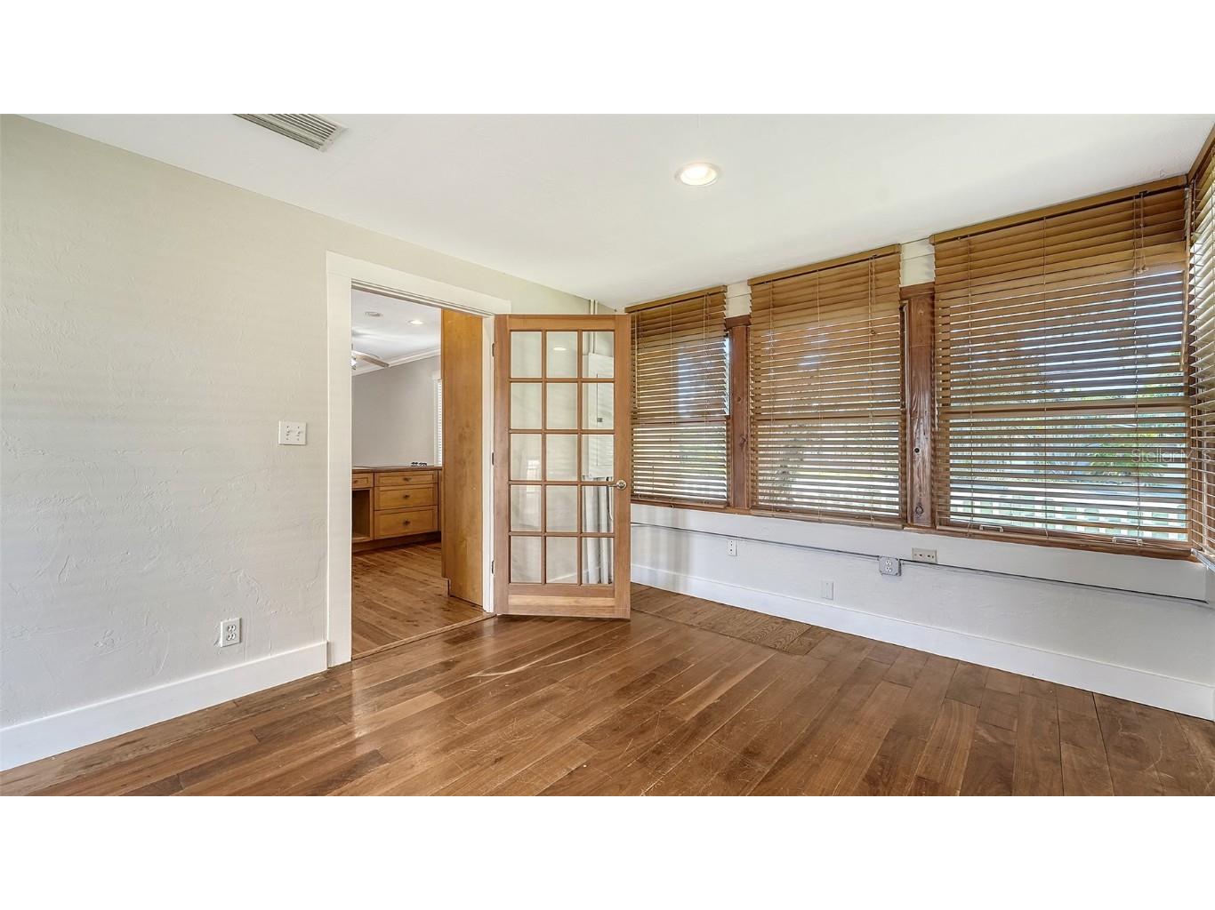 1150 Pattison Avenue Sarasota FL 34237 A4665904 image29