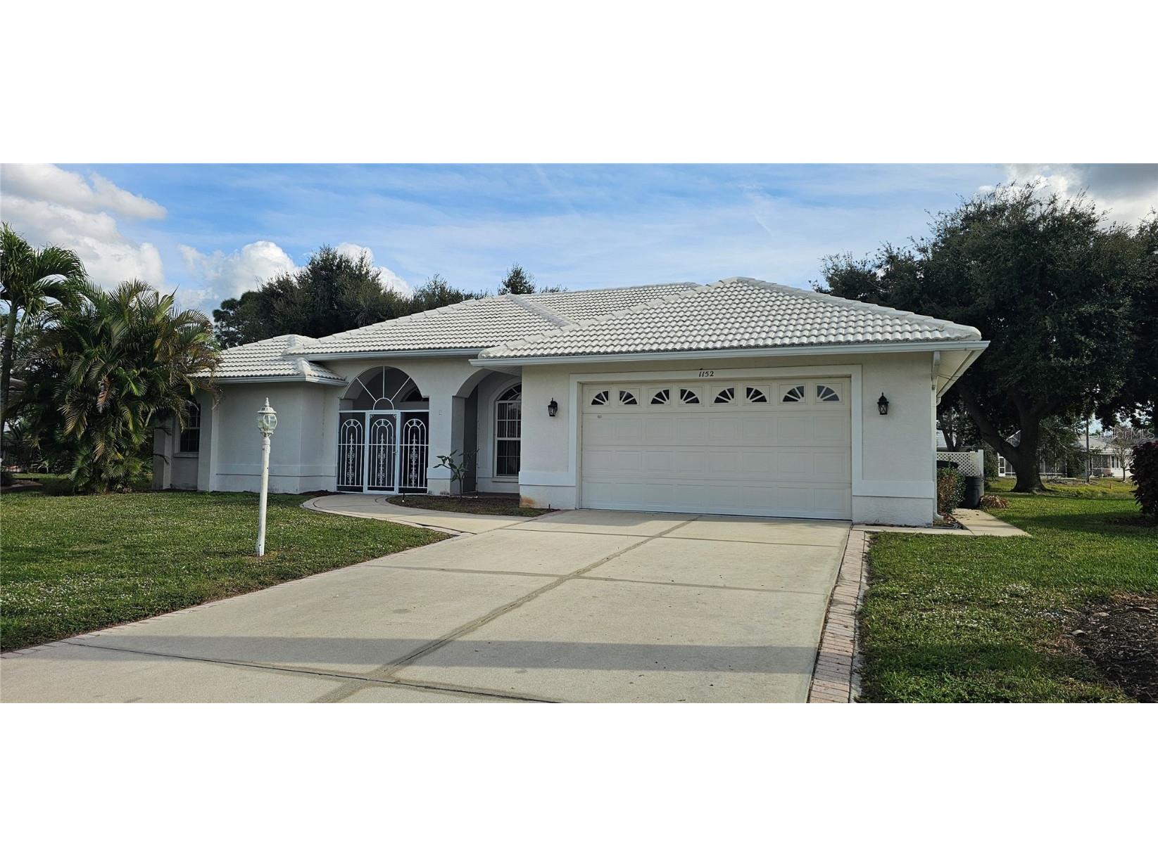 1152 Deardon Drive Venice FL 34292 A4668002 image1