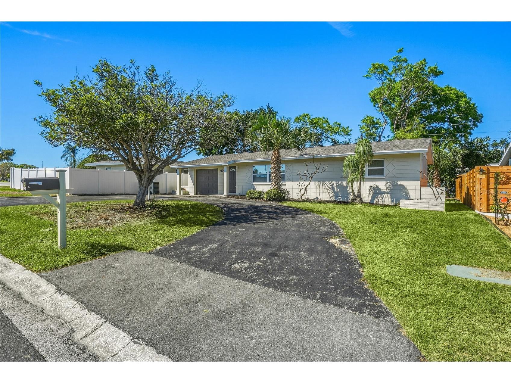 11525 81st Place Seminole FL 33772 TB8488843 image2