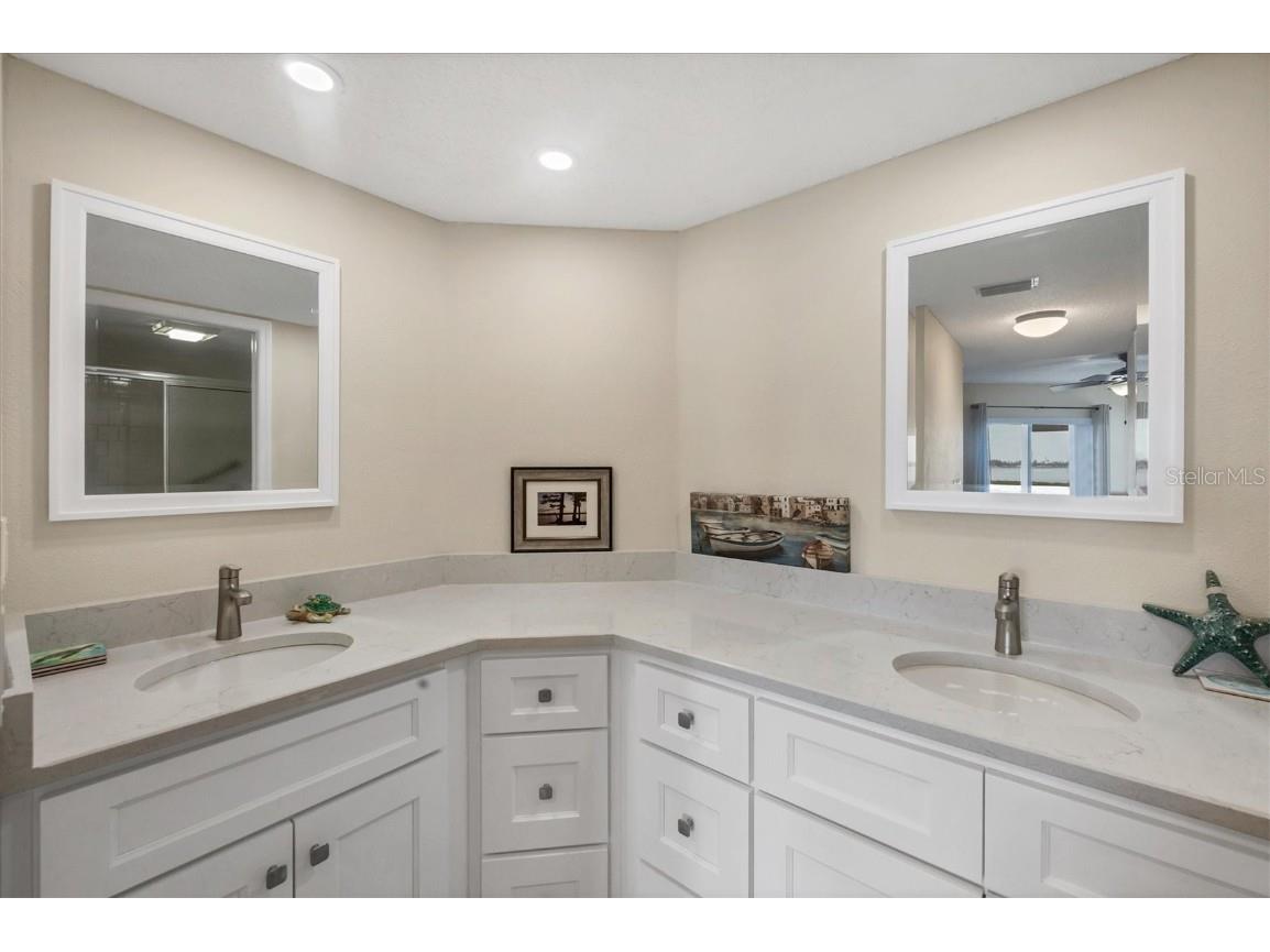 1153 Edgewater Circle Bradenton FL 34209 A4667325 image17