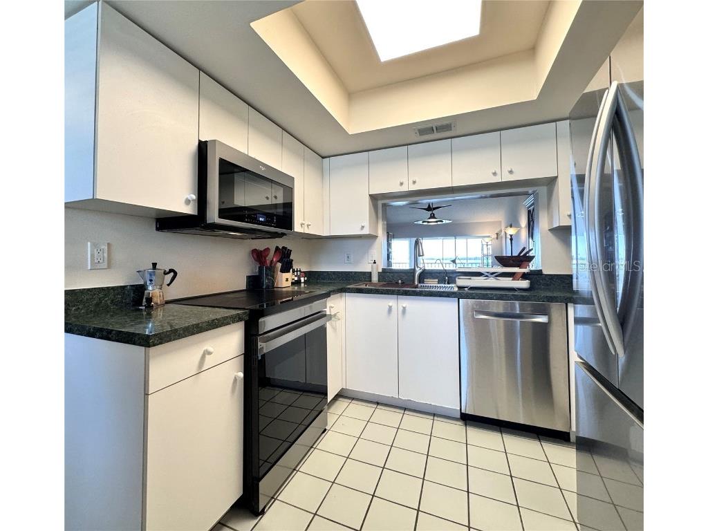 1155 Edgewater Circle #28 Bradenton FL 34209 - PALMA SOLA BAY/SARASOTA BAY A4634747 image6