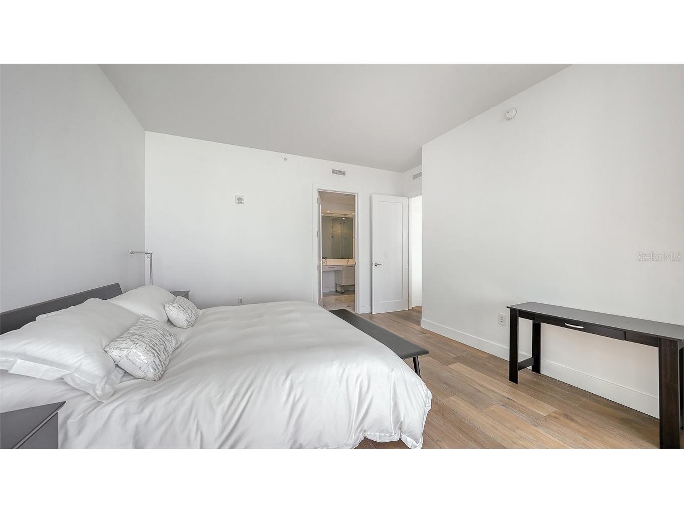 1155 N Gulfstream Avenue #1704 Sarasota FL 34236 - SARASOTA BAY A4676211 image26