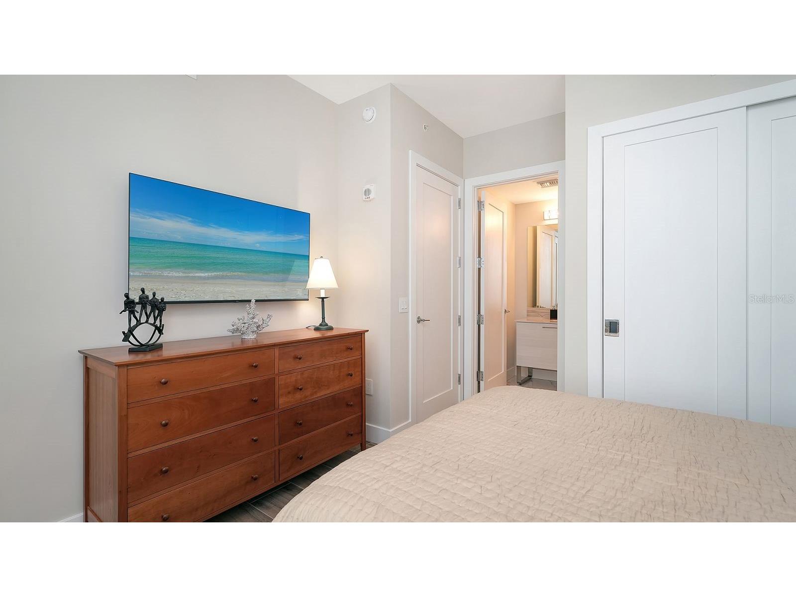 1155 N Gulfstream Avenue #401 Sarasota FL 34236 A4689843 image55