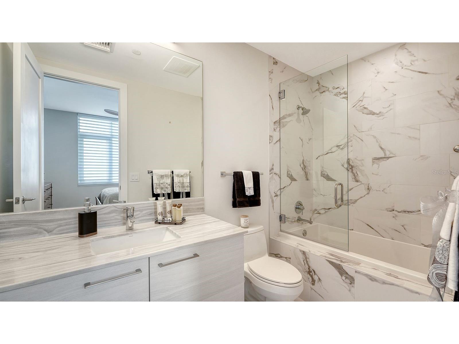 1155 N Gulfstream Avenue #401 Sarasota FL 34236 A4689843 image56