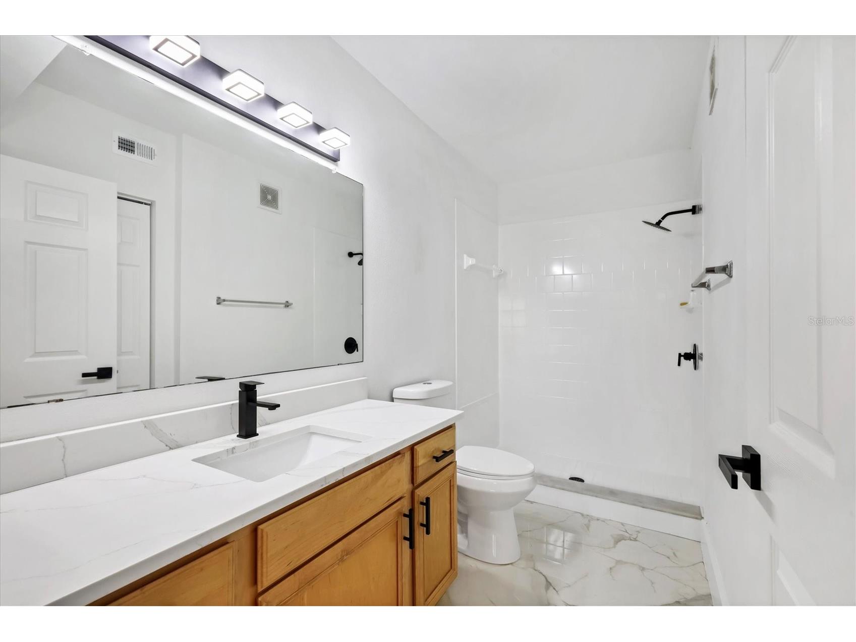 1155 Villagio Circle #205 Sarasota FL 34237 A4683439 image20