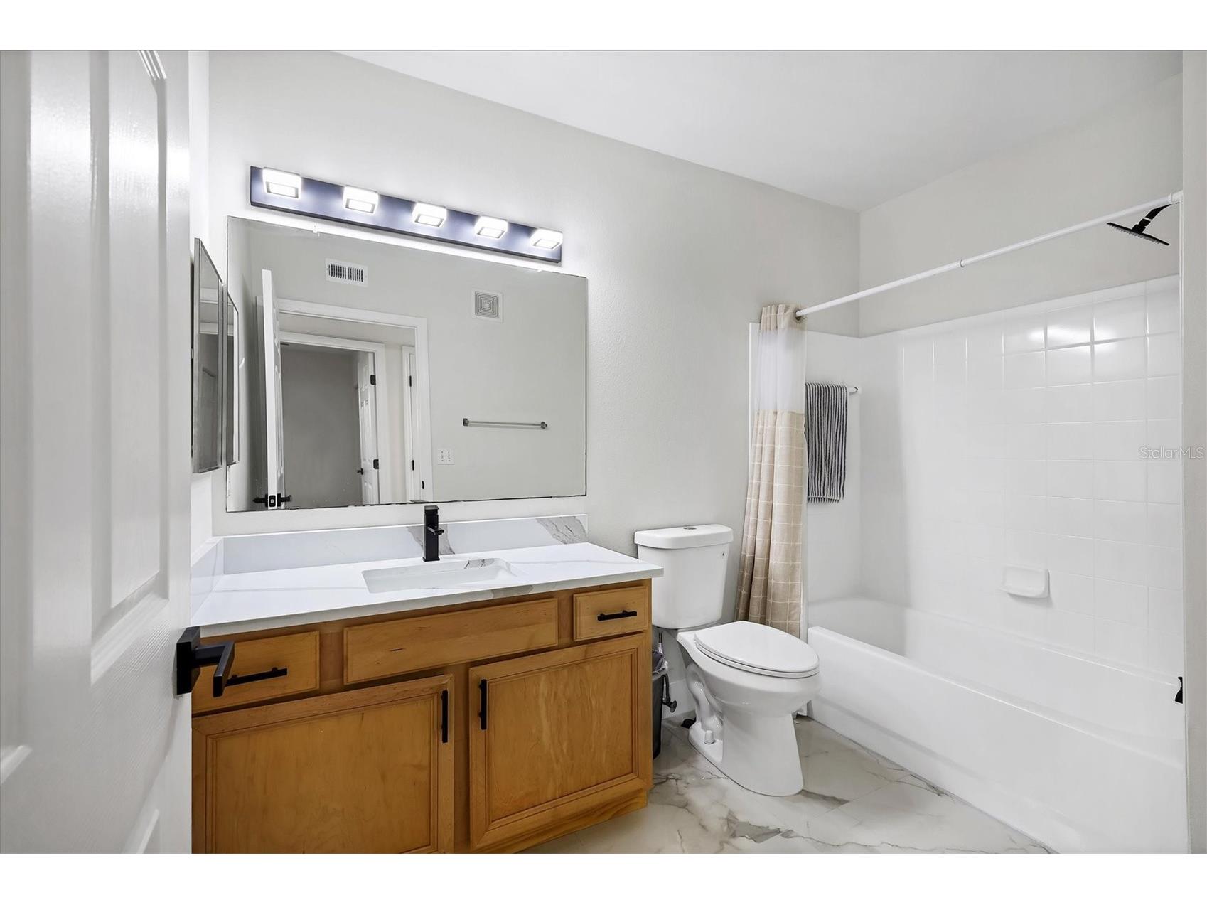 1155 Villagio Circle #205 Sarasota FL 34237 A4683439 image26