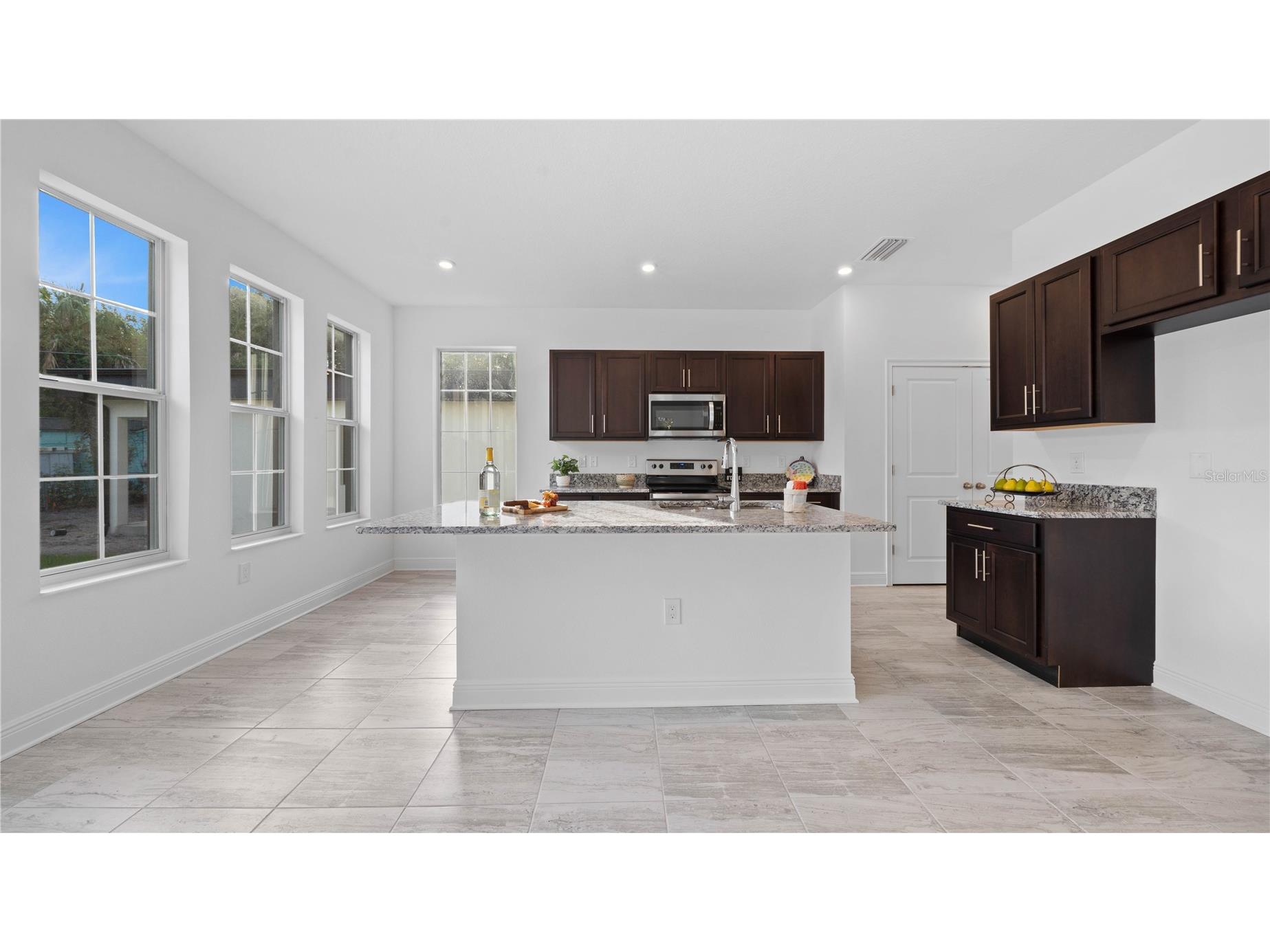 1156 37th Avenue N Saint Petersburg FL 33713 TB8516454 image9