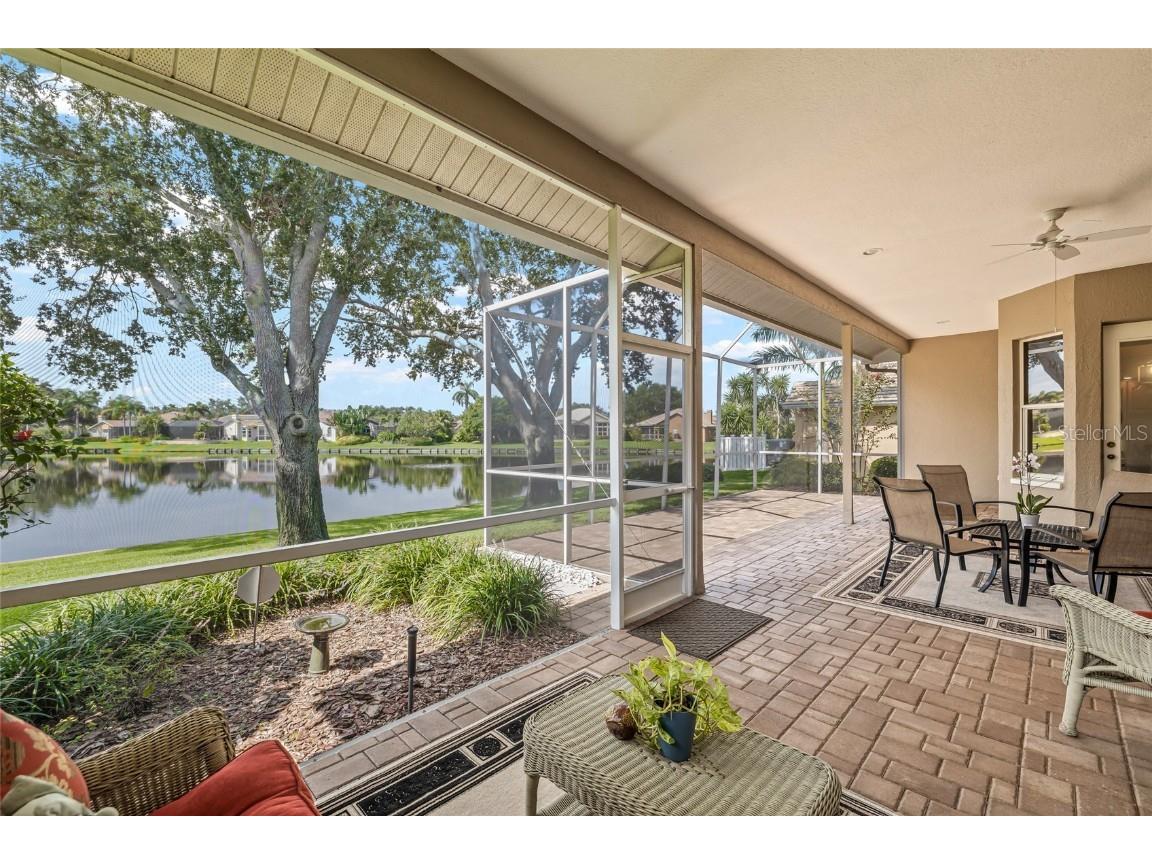 1156 Darlington Oak Drive NE Saint Petersburg FL 33703 TB8422604 image2