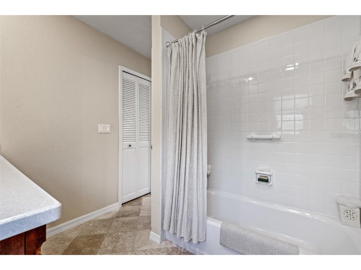 1156 Darlington Oak Drive NE Saint Petersburg FL 33703 TB8422604 image24