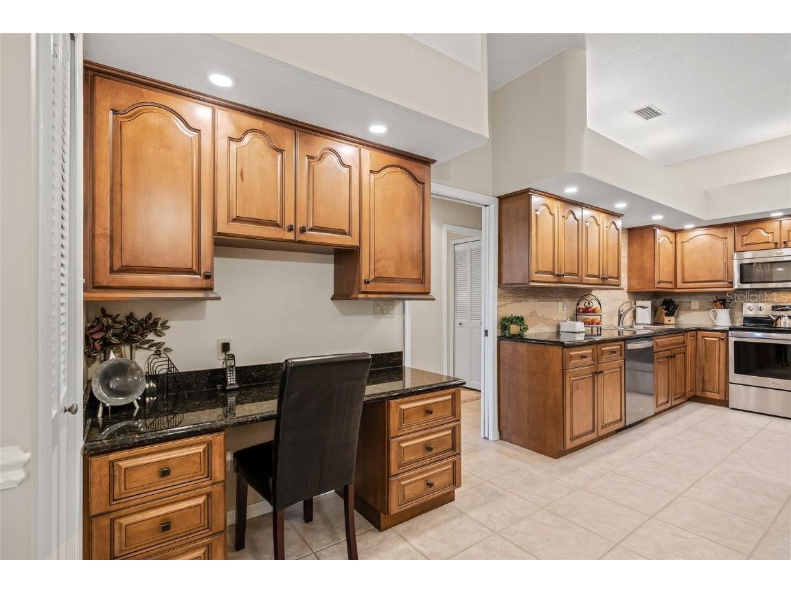 1156 Darlington Oak Drive NE Saint Petersburg FL 33703 TB8422604 image33