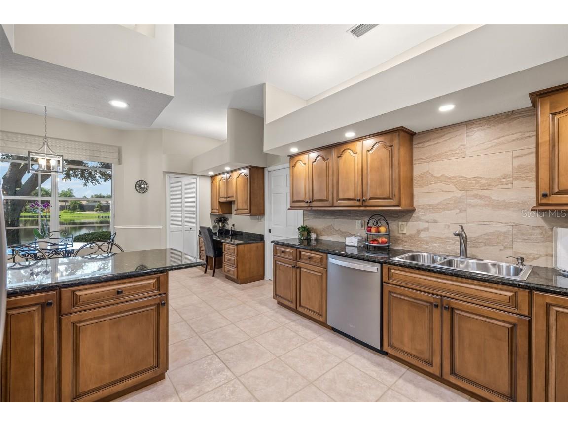 1156 Darlington Oak Drive NE Saint Petersburg FL 33703 TB8422604 image4