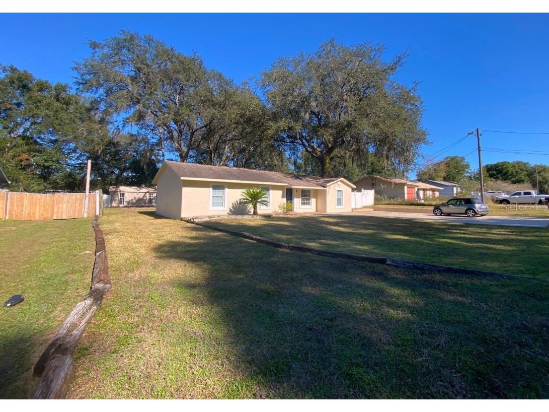 11585 SE 129th Lane Ocklawaha FL 32179 - LAKE WEIR G5105394 image1