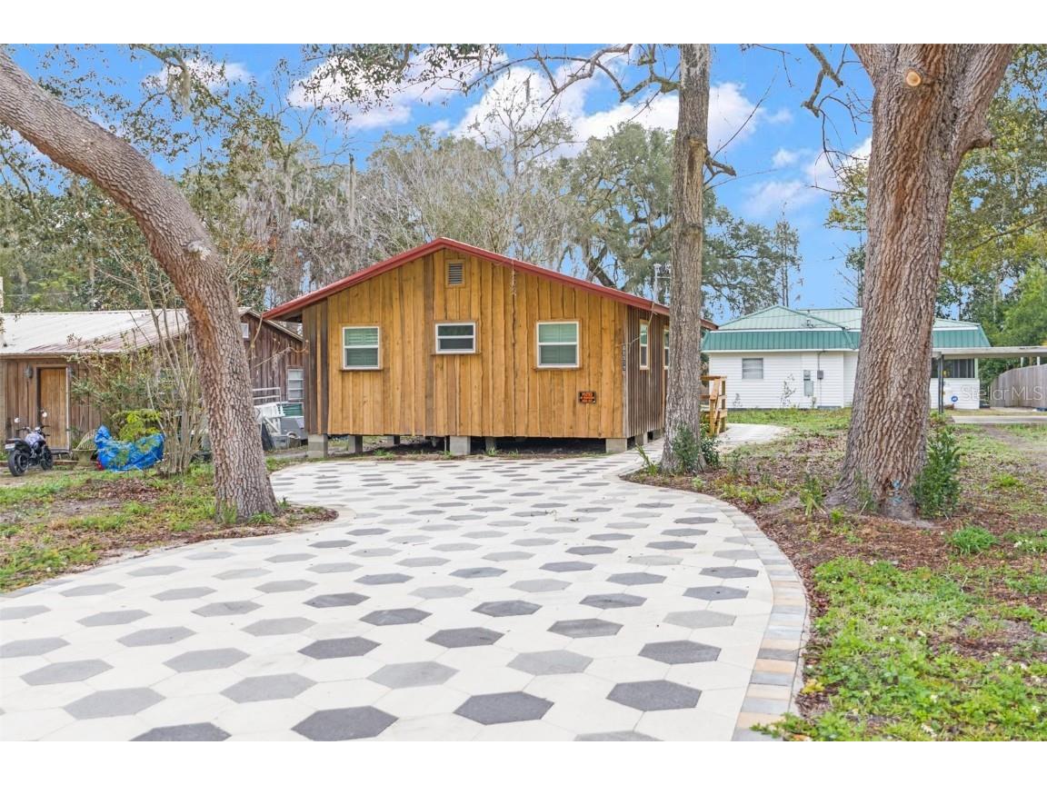 11589 E Salmon Drive Floral City FL 34436 - CANAL TO CHAIN OF LAKES/RIVER W7861816 image1