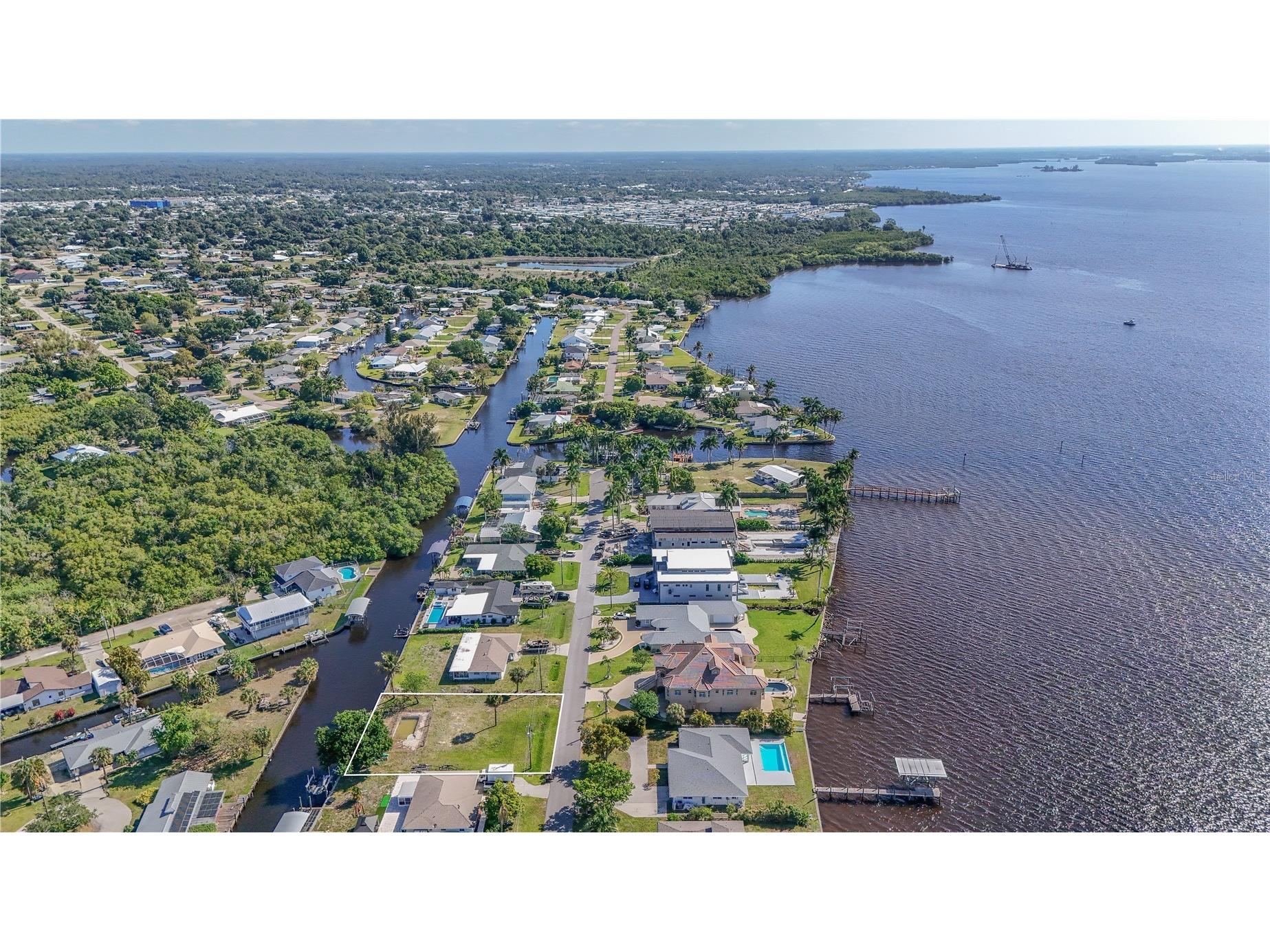 116 E North Shore Avenue North Fort Myers FL 33917 C7525410 image1