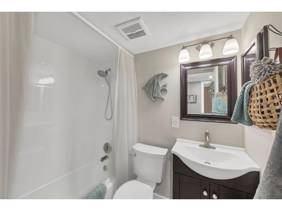 116 Vista Hermosa Circle #108C Sarasota FL 34242 N6140823 image16