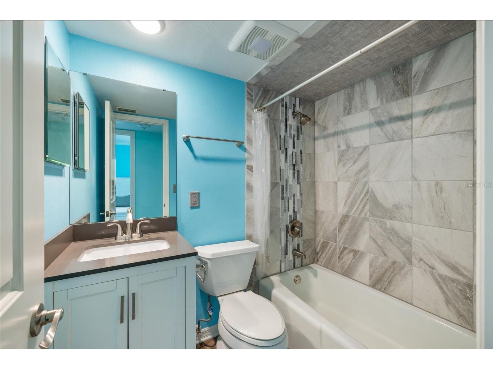 116 Vista Hermosa Circle #204C Sarasota FL 34242 A4693969 image17