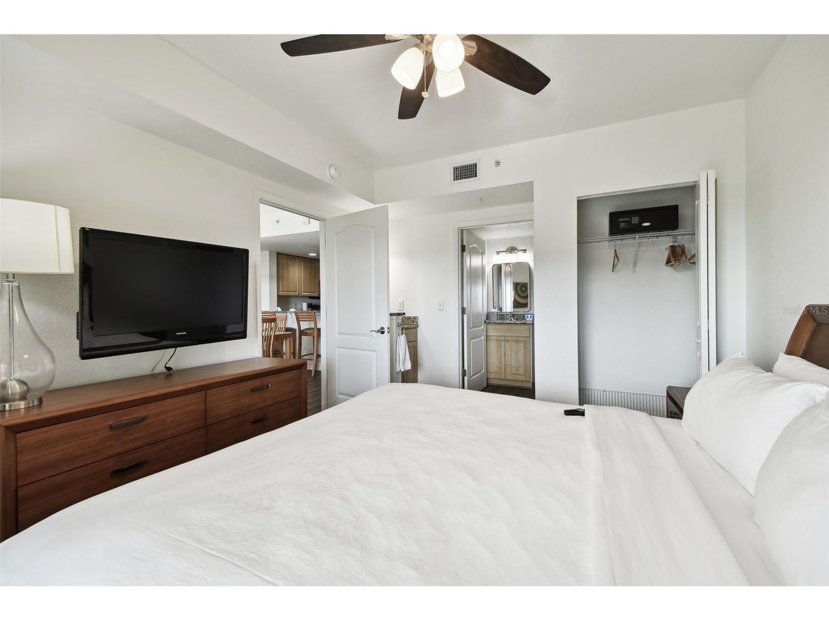 11605 Gulf Boulevard #402 Treasure Island FL 33706 - GULF OF MEXICO TB8401616 image23